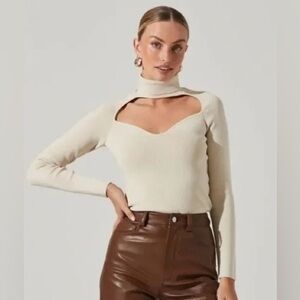 Astr the Label Sweetheart Turtleneck Long Sleeve Top